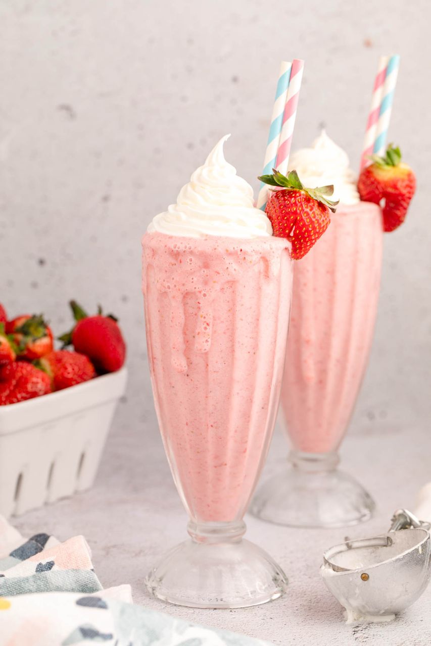 STRAWBERRY SHAKE