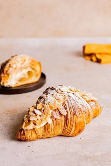 Croissant almond